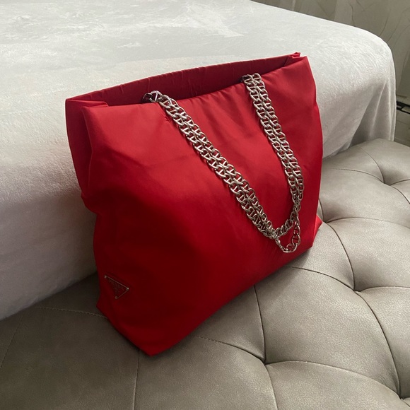 Authentic PRADA large red nylon tote with chain strap - Picture 6 of 17